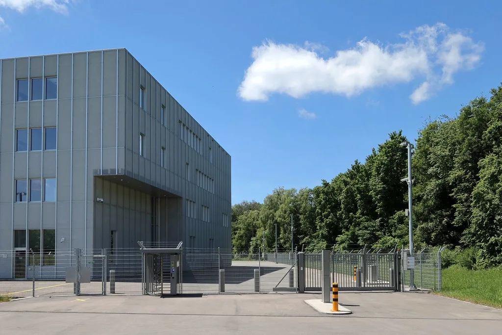 数据存储与服务器设备场景：CAMPUS - Military Data Center