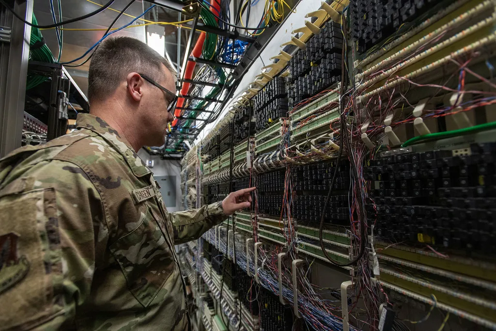 数据存储与服务器设备场景：169th Communications Squadron server room maintenance