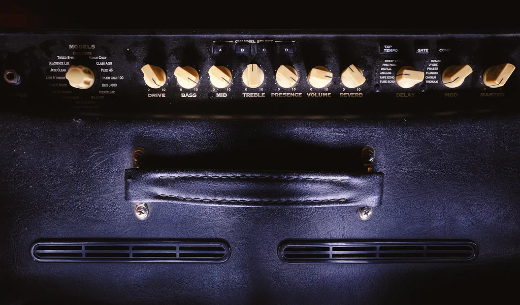 影音设备与视听空间：Guitar Amplifier Details