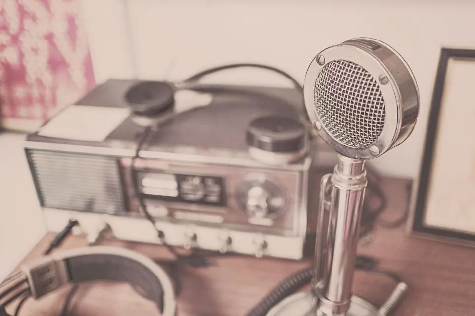 影音设备与视听空间：Microphone Headphones