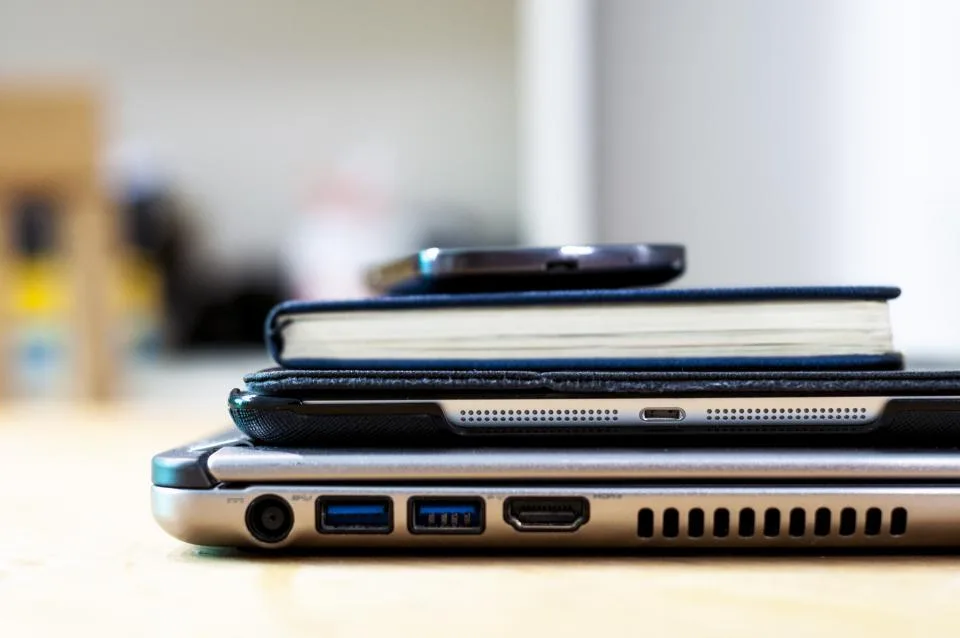 网站与移动应用建设场景：Laptop Computer